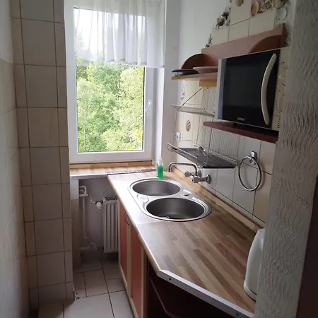 Z Dwiema Sypialniami I Aneksem Kuchennym