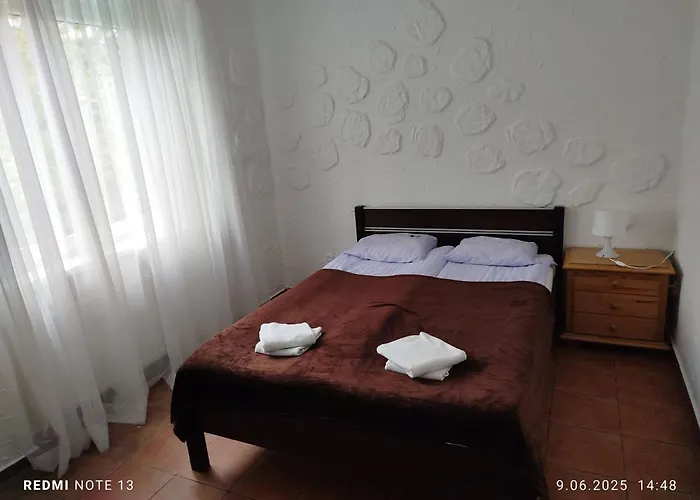 Z Dwiema Sypialniami I Aneksem Kuchennym *